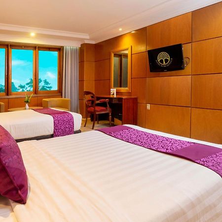 Hotel Bumi Senyiur Samarinda Exterior photo